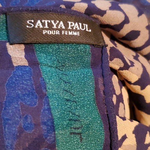 Scarf - Picture 4 of 4